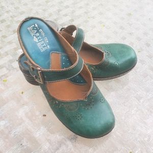 L'artiste Green Mules